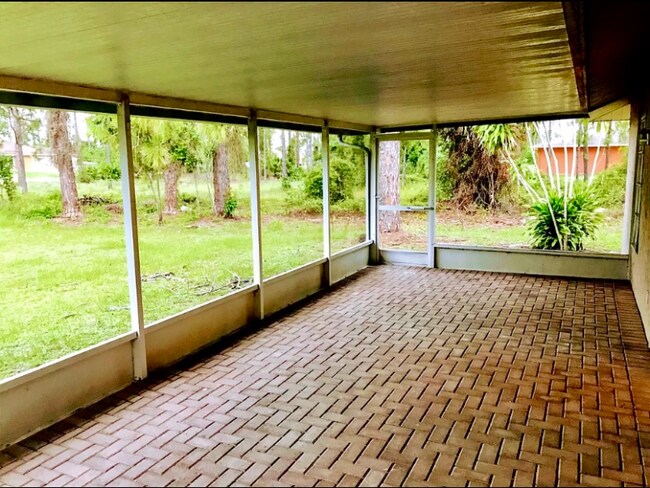 Building Photo - 2507 Matena Ave S