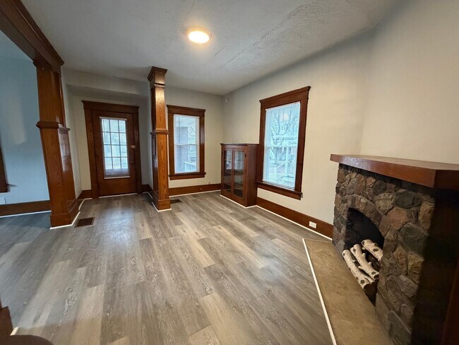 Building Photo - 53 Metlin Ave