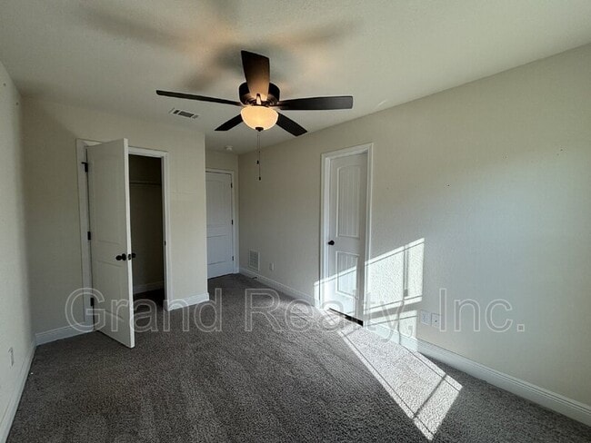 Building Photo - 4415 Village Oak Ln