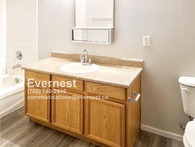 Building Photo - Charming 2-Bedroom Home with Modern Applia...