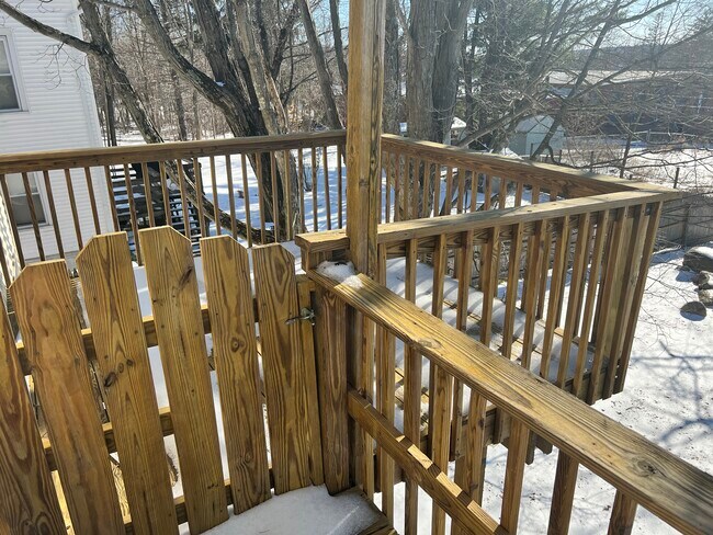 Rear entrance and private deck - 4 Starr Plz