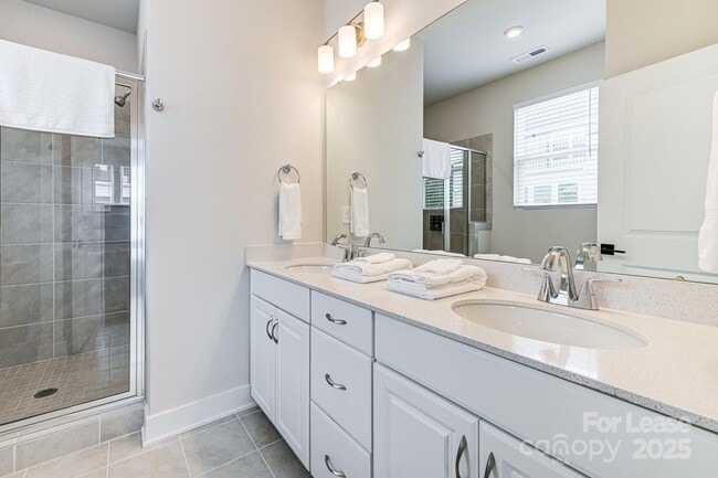 Building Photo - 3003 Jolene Ct