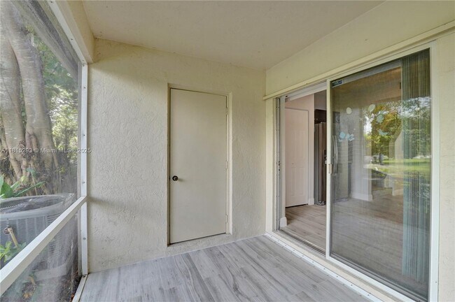 Building Photo - 16607 Hemingway Dr