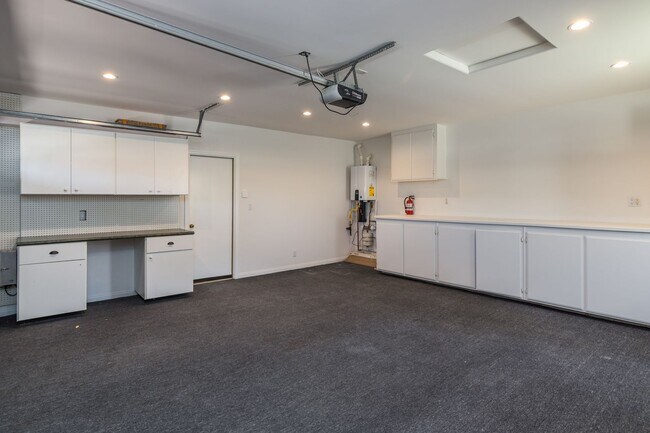 Building Photo - 32046 Kingspark Ct