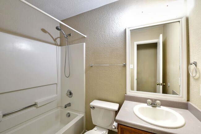 Building Photo - GREAT HOME  |  3 BEDROOMS + OFFICE  |  CLO...