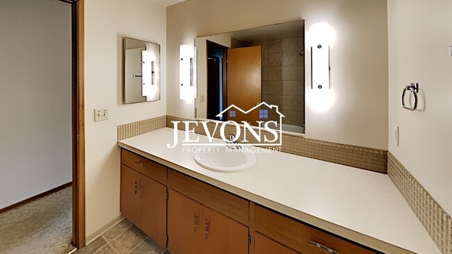Building Photo - Spacious single-family home with a large f...