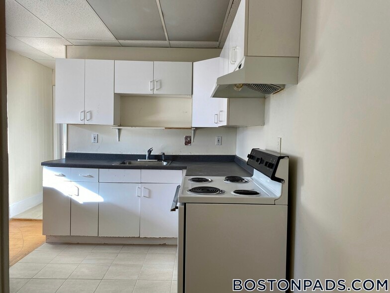 Building Photo - 437 Cambridge St