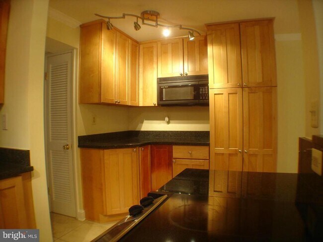 Primary Photo - 806 S Arlington Mill Dr