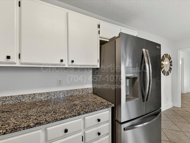 Building Photo - 8413 Red Setter Ln
