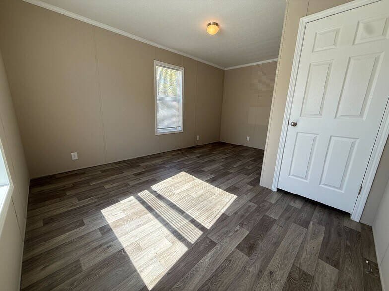 Building Photo - 12501 Apple Ln