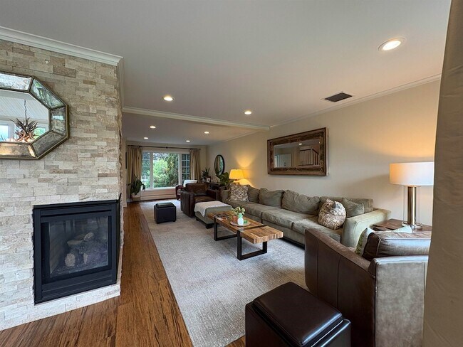 Building Photo - 111 Kestrel Ct