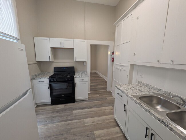 Building Photo - Government Hills 1 Bedroom close to The Pearl and Fort Sam Houston in the heart of San Antonio