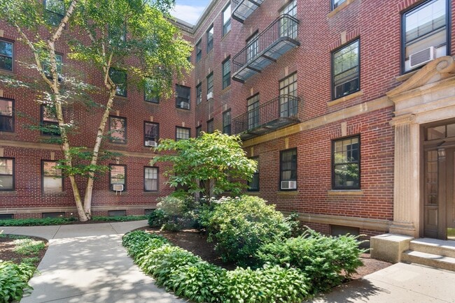 Building Photo - 42 Linnaean St