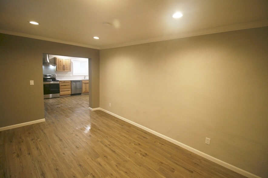 Building Photo - 1515 SE Mill St