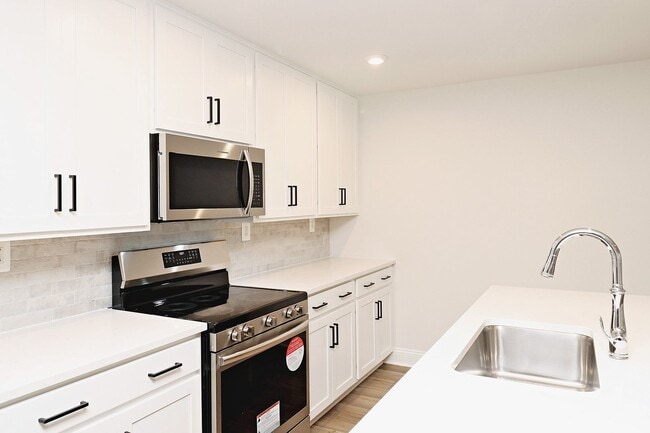 Building Photo - Pet-Friendly Glenbrook Apartment Near Crozet Park