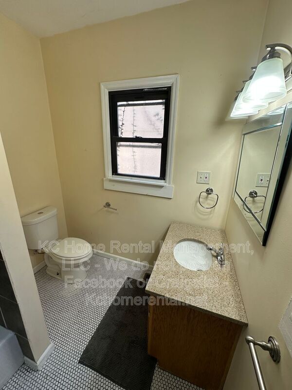 Building Photo - 2826 Harrison St