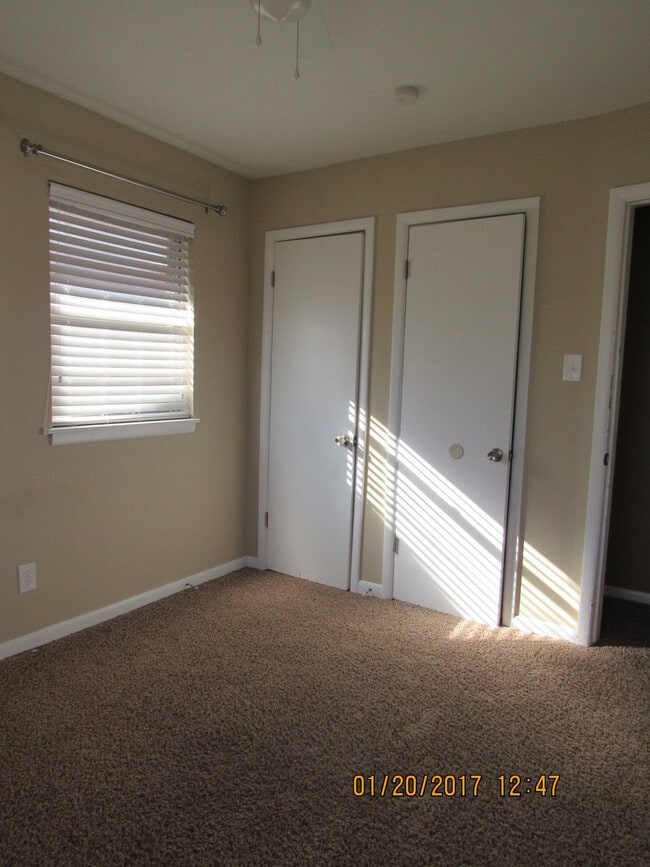 Building Photo - Rolling Meadows!!!