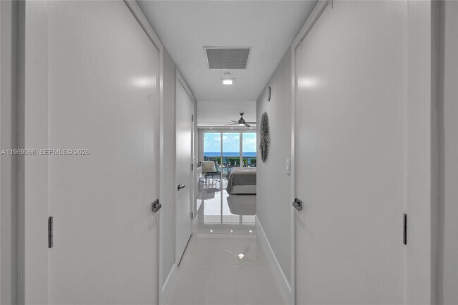 Building Photo - 1800 S Ocean Dr