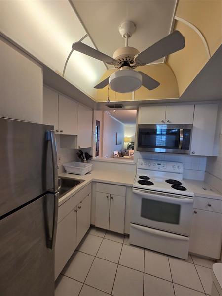 Building Photo - 1333 E Hallandale Beach Blvd