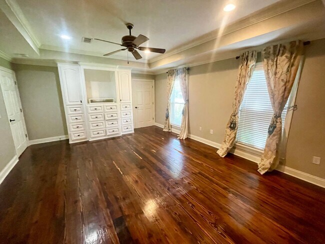 Building Photo - 204 Bay Park Dr