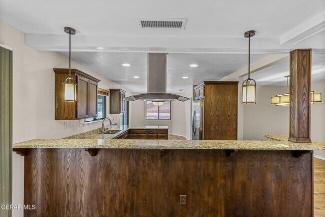 Building Photo - 832 Tepic Dr