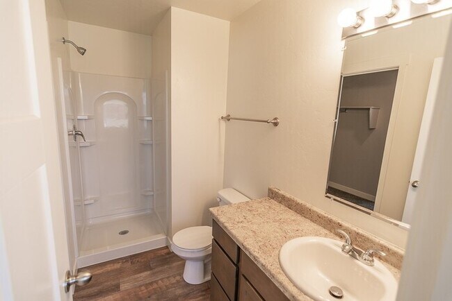Building Photo - Beautiful Bridgestone Crossing Townhome