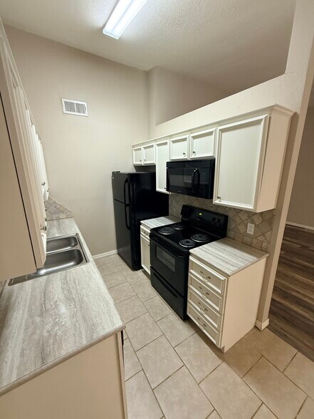 Building Photo - 822 Hardy Springs Cir