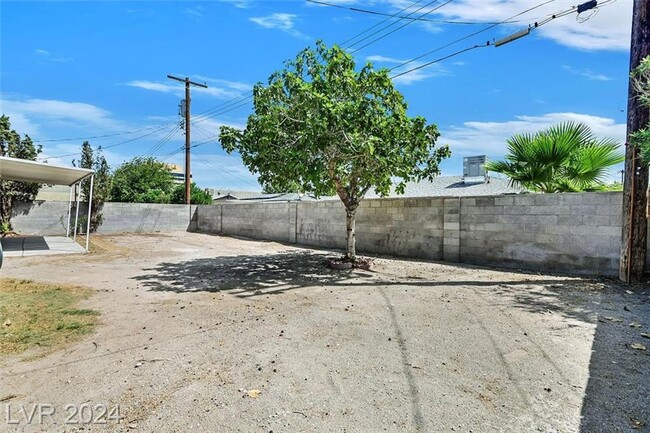 Building Photo - 102 Hollyhock Ln
