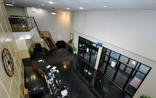 Building Photo - Park Royal - 4E