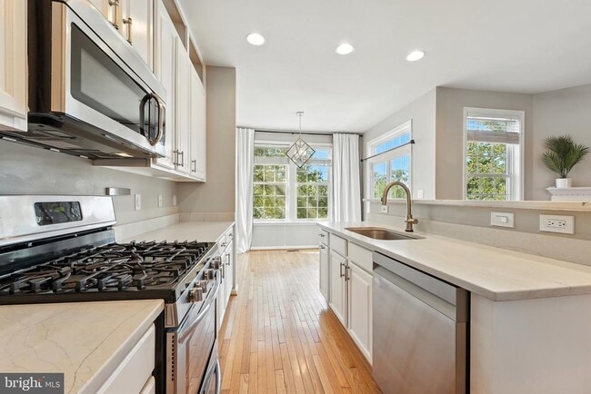 Building Photo - 3363 Beechcliff Dr