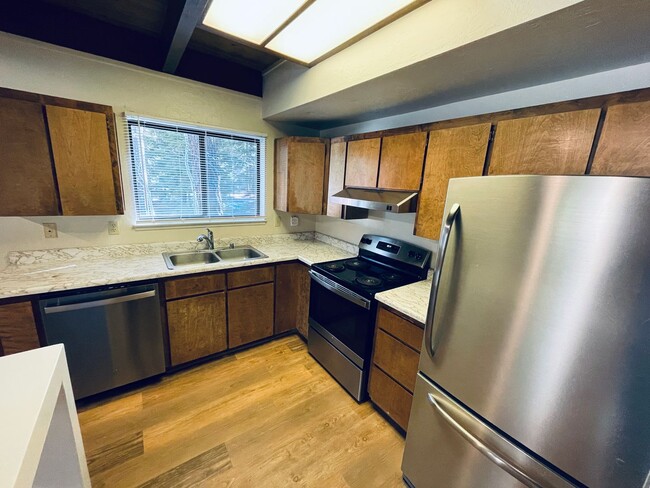 Building Photo - Spacious 4 bed 3 bath house for RENT in So...