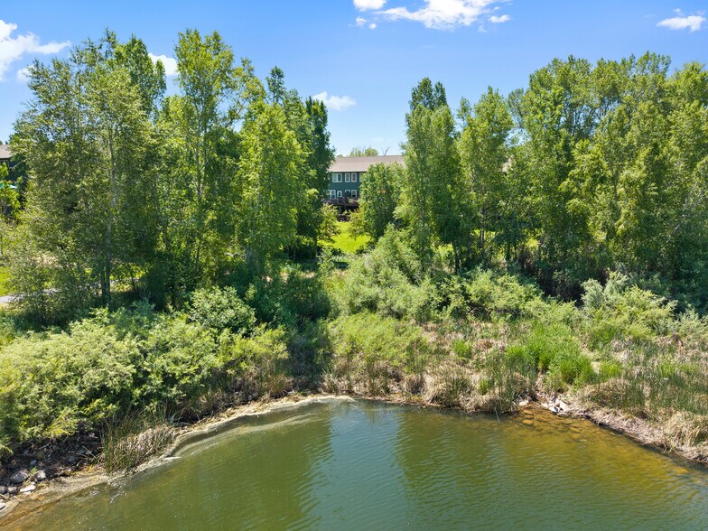 Building Photo - 512 Lakeside Dr