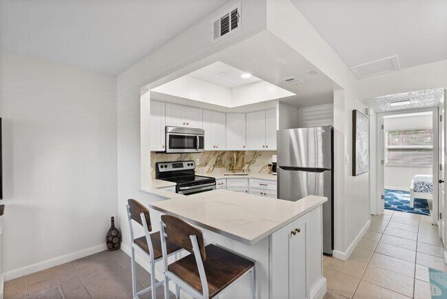 Building Photo - 2319 Tamarind Dr