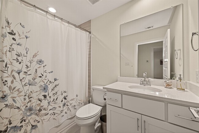 Building Photo - 1027 Gross St