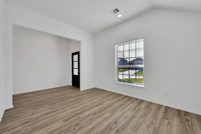 Building Photo - 3806 Rock Ledge Dr