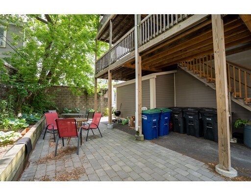 Building Photo - 565 Somerville Ave