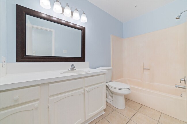 Building Photo - 17 April Point Dr N