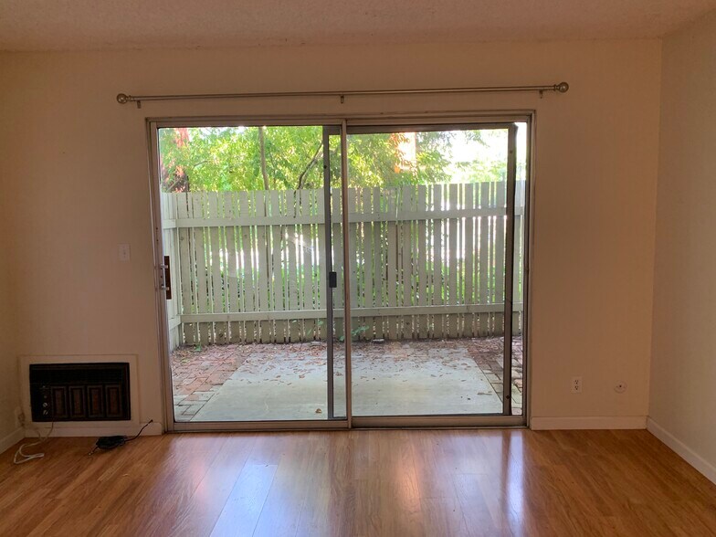 Building Photo - 1305 Boulevard Way