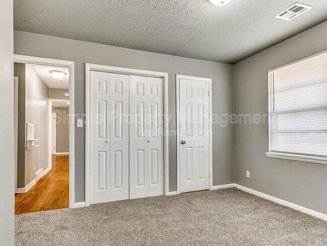 Building Photo - 10509 Greystone Ave