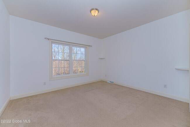 Building Photo - 502 Valley Pointe Dr