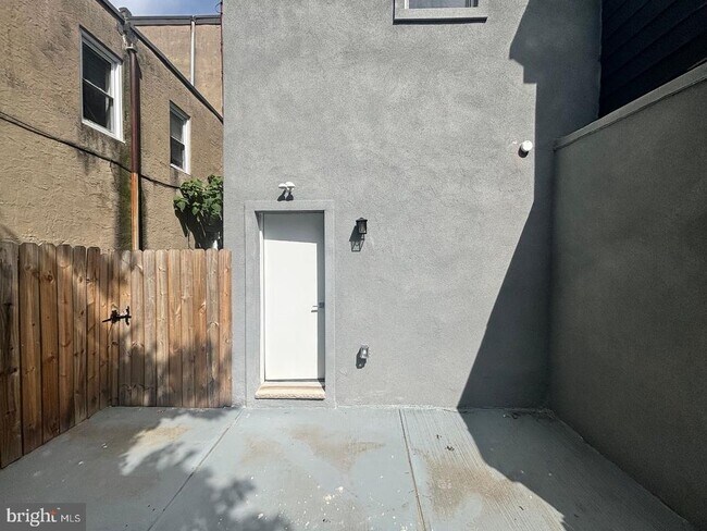 Building Photo - 2104 N 8th St