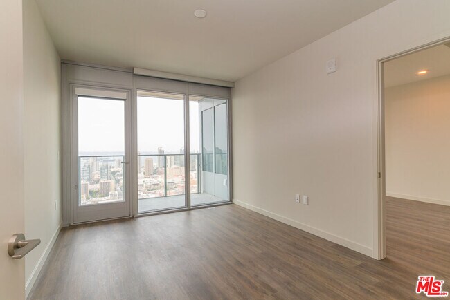 Building Photo - 601 Eleventh Ave