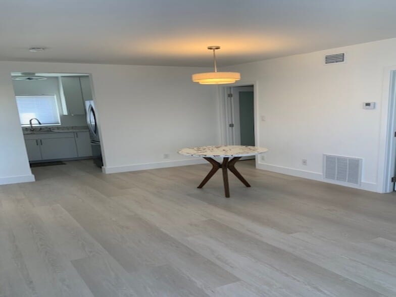 Dining Area - 1410 S Ocean Blvd