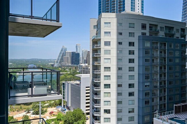 Building Photo - 70 Rainey St