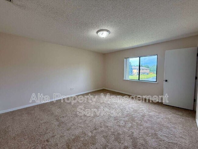 Building Photo - 4680 Playschool Dr