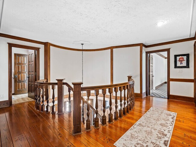 Building Photo - 1811 Breezewood Dr