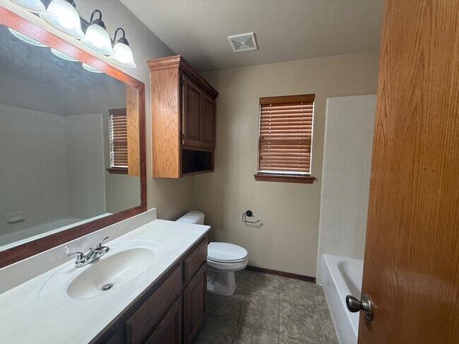 Building Photo - 616 Morningside Dr