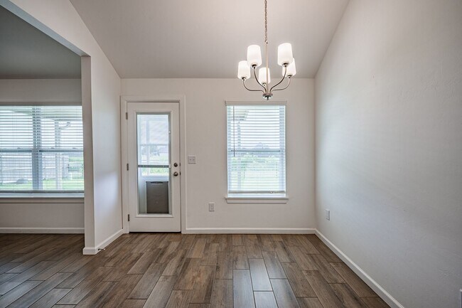 Building Photo - Welcome Home! This beautiful 3 bed home in...