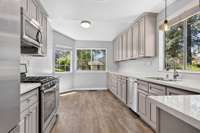 Building Photo - Single-Story Black Diamond Beauty on a Quiet Court with Private Backyard!!