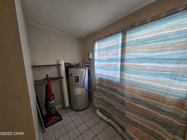 Building Photo - 1814 Arthur Ave